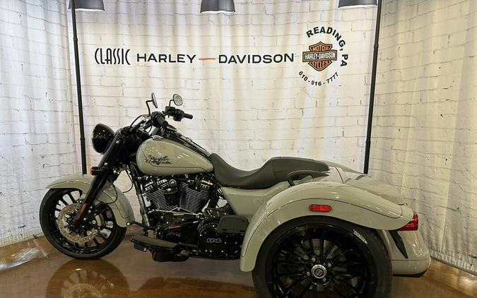 2024 Harley-Davidson® Free Wheeler® 3 FLRT Billiard Gray