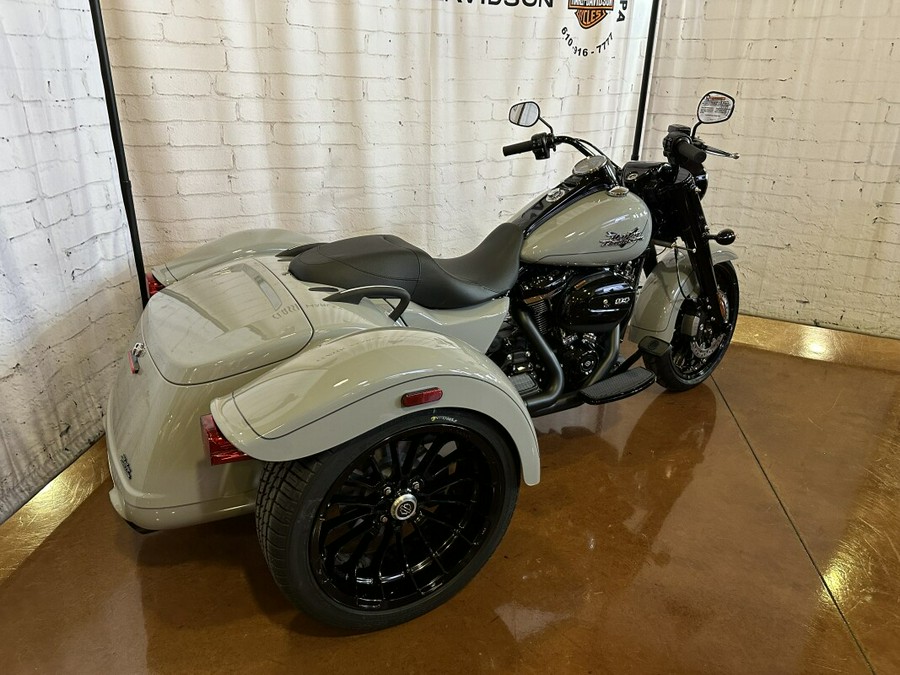 2024 Harley-Davidson® Free Wheeler® 3 FLRT Billiard Gray