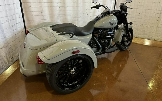 2024 Harley-Davidson® Free Wheeler® 3 FLRT Billiard Gray