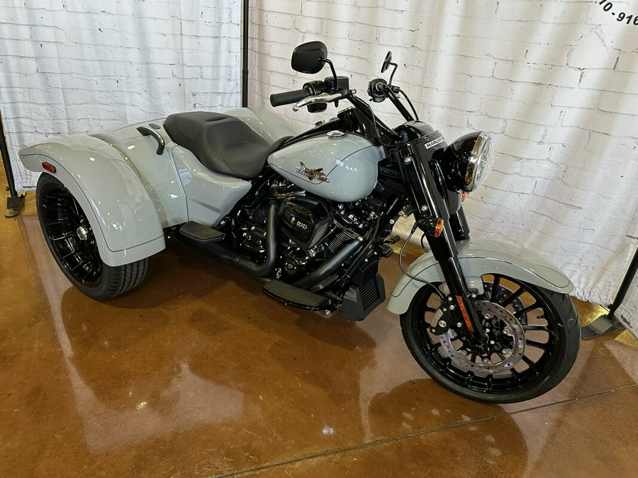2024 Harley-Davidson® Free Wheeler® 3 FLRT Billiard Gray