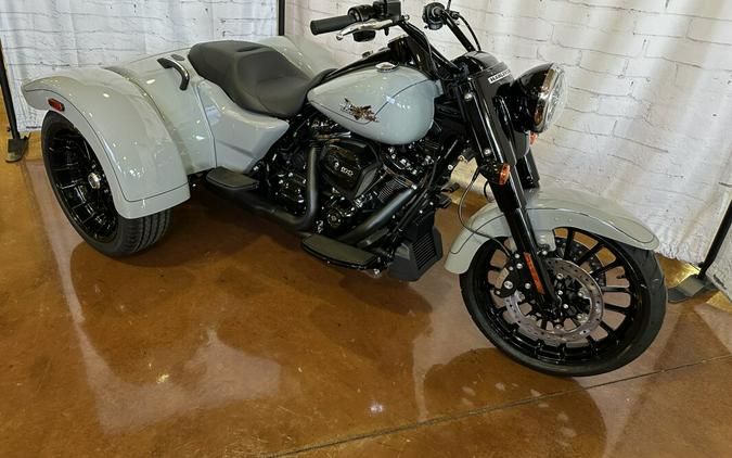 2024 Harley-Davidson® Free Wheeler® 3 FLRT Billiard Gray