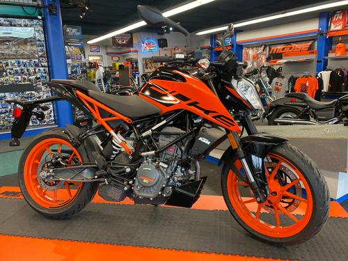 2020 KTM 200 Duke Review: Urban Motorcycle (15 Fast Facts)