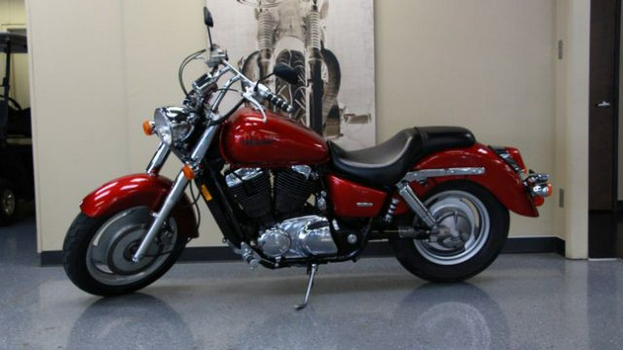 2004 Honda VT1100C2