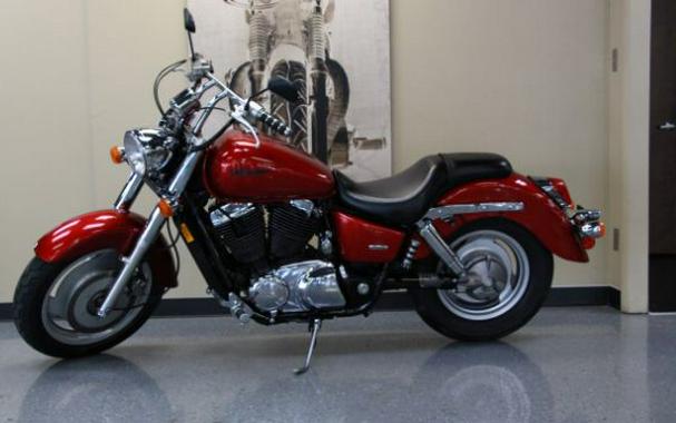 2004 Honda VT1100C2