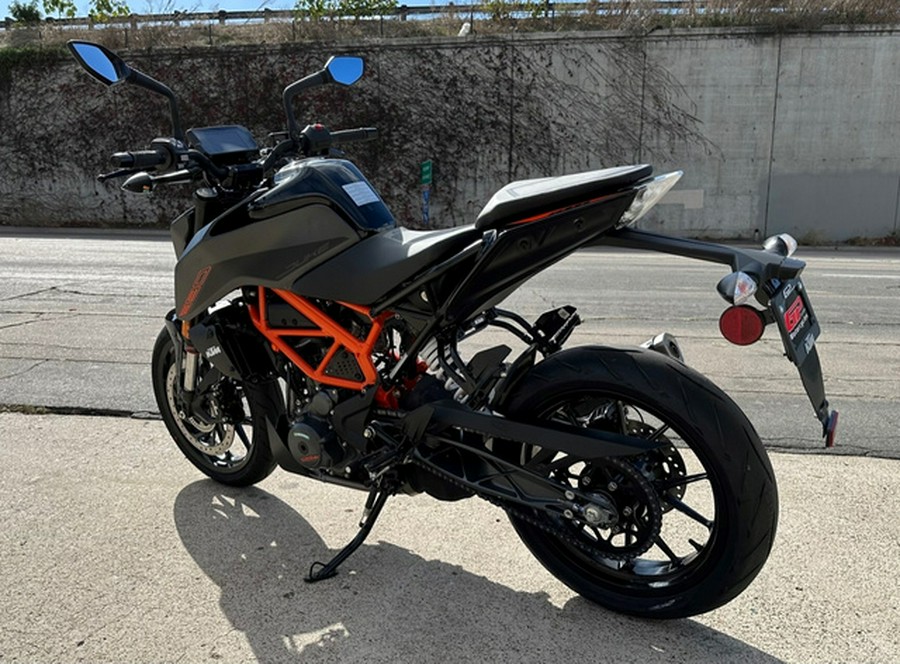 2023 KTM Duke 390