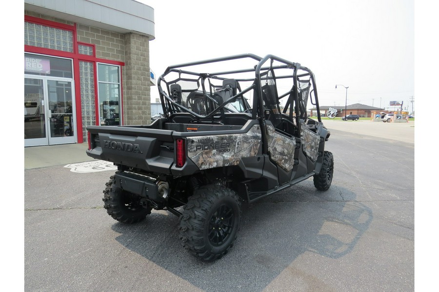 2025 Honda Pioneer 1000-6 Crew Deluxe