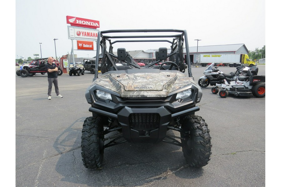 2025 Honda Pioneer 1000-6 Crew Deluxe