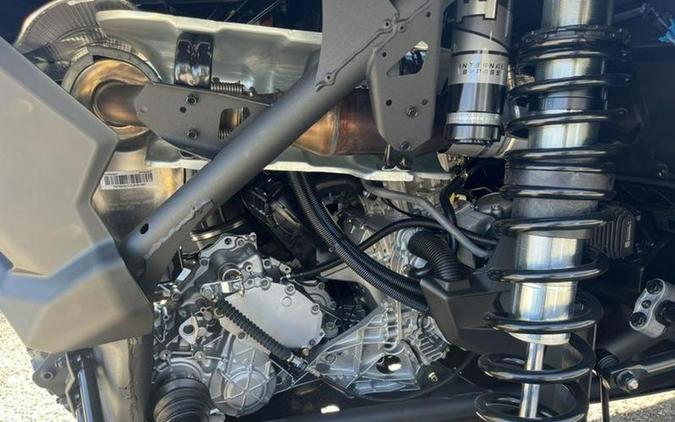 2026 Can-Am® Maverick X3 Max X RS Turbo RR Triple Black_4.5 in