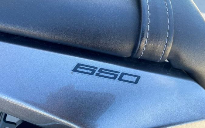 2021 Kawasaki Ninja® 650 Metallic Graphite Gray/Metallic Spark Black