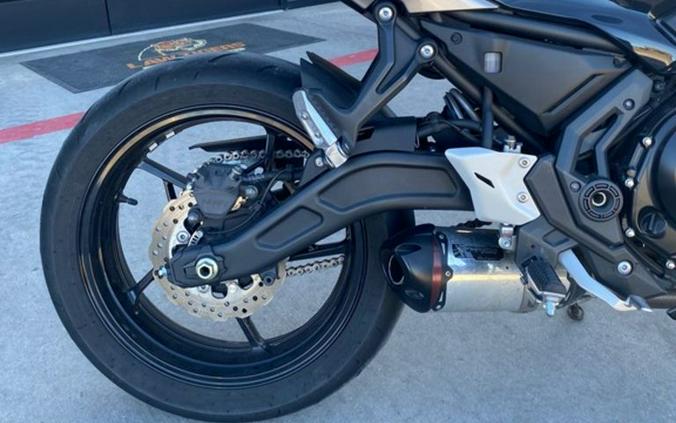 2021 Kawasaki Ninja® 650 Metallic Graphite Gray/Metallic Spark Black