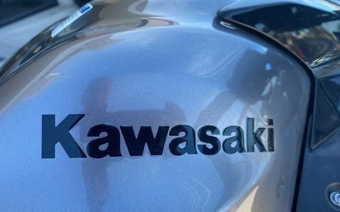 2021 Kawasaki Ninja® 650 Metallic Graphite Gray/Metallic Spark Black