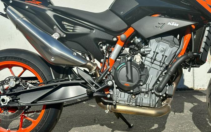 2022 KTM 890 DUKE R