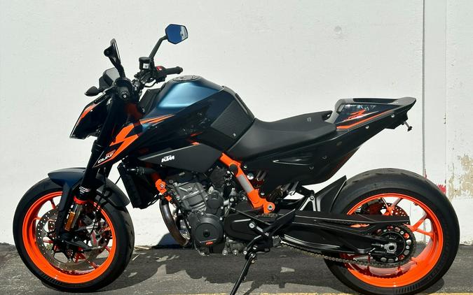 2022 KTM 890 DUKE R