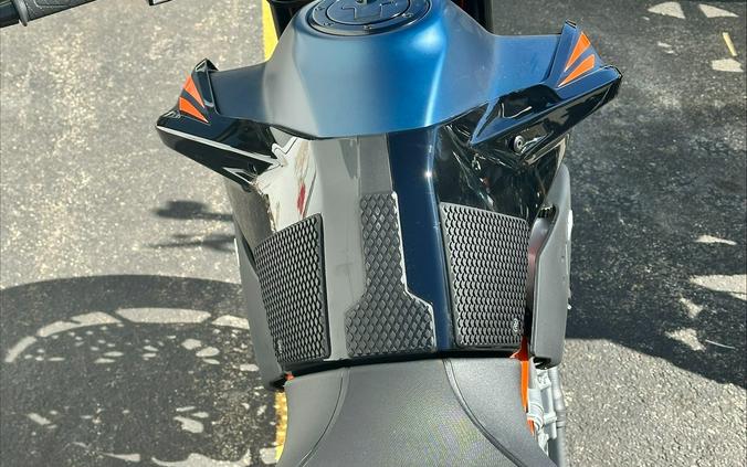 2022 KTM 890 DUKE R