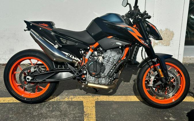 2022 KTM 890 DUKE R