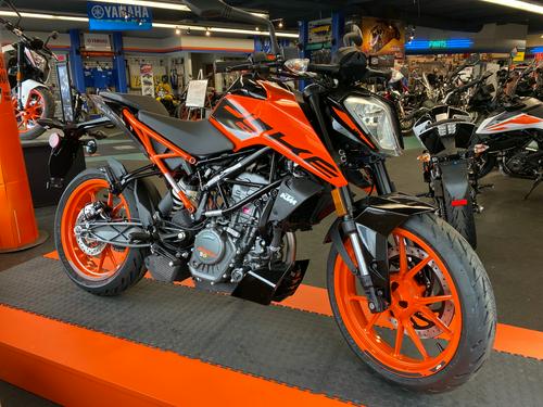 2020 KTM 200 Duke Review: Urban Motorcycle (15 Fast Facts)