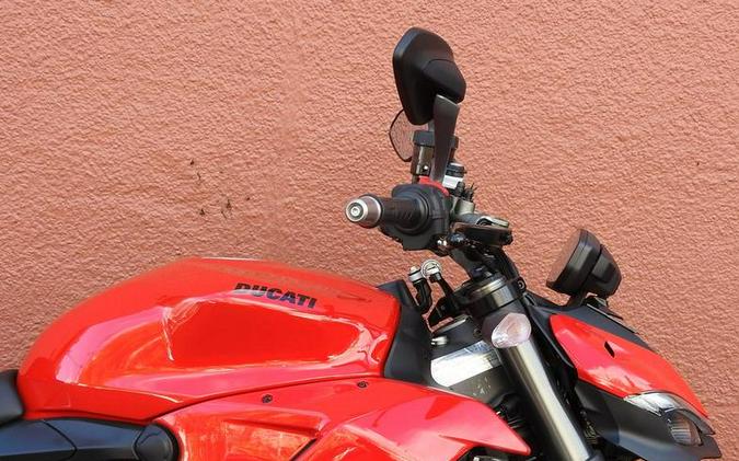 2024 Ducati Streetfighter V2 Red