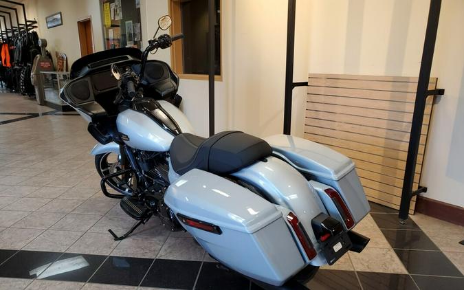 2024 Harley-Davidson Road Glide™ Atlas Silver Metallic