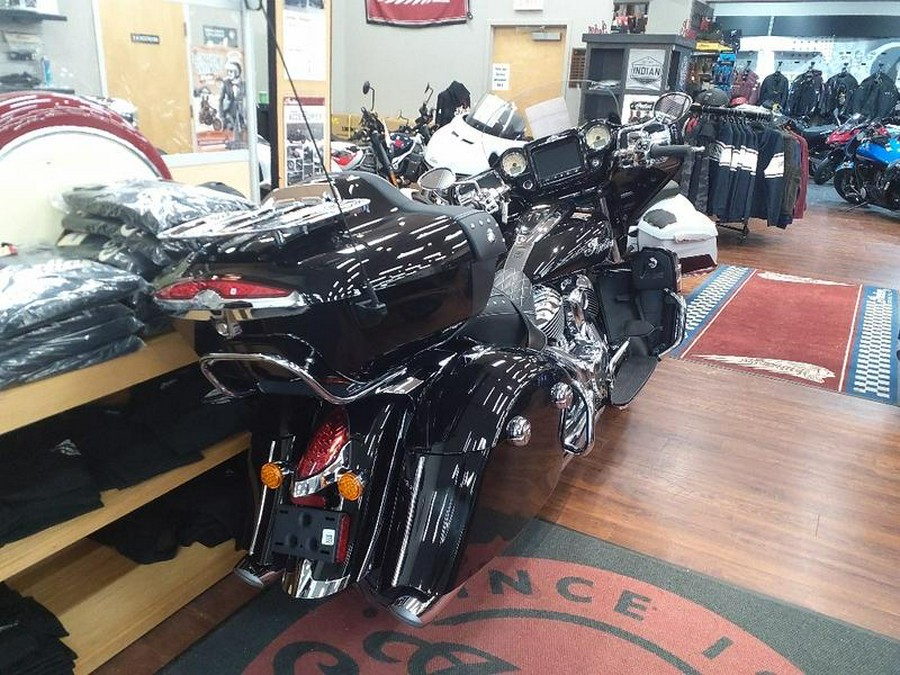 2024 Indian Motorcycle® Roadmaster® Spirit Blue Metallic/Silver Quartz Metallic