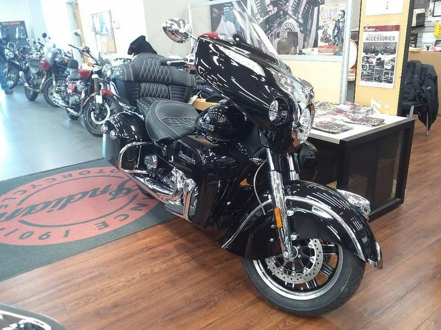 2024 Indian Motorcycle® Roadmaster® Spirit Blue Metallic/Silver Quartz Metallic