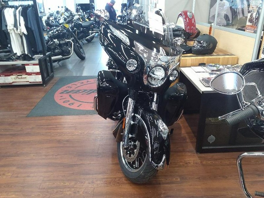 2024 Indian Motorcycle® Roadmaster® Spirit Blue Metallic/Silver Quartz Metallic