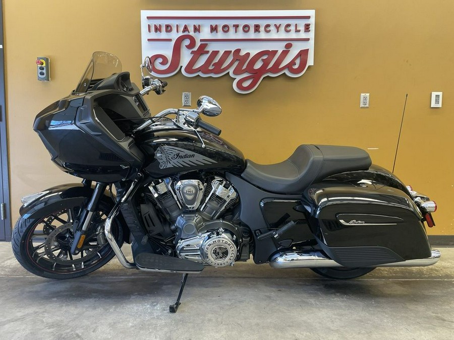 2020 Indian Motorcycle® Challenger Limited Thunder Black Pearl