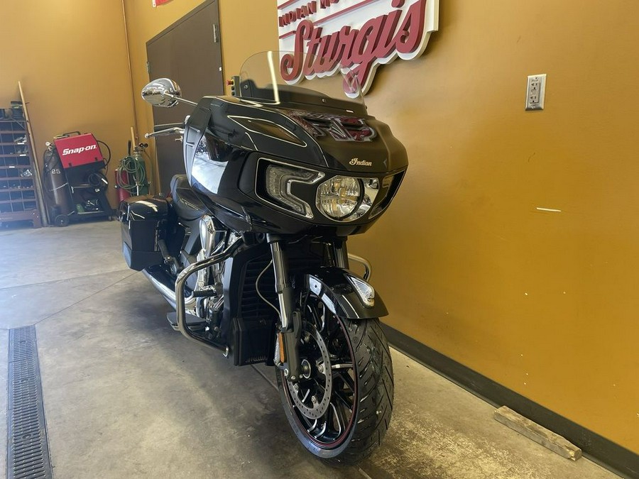 2020 Indian Motorcycle® Challenger Limited Thunder Black Pearl