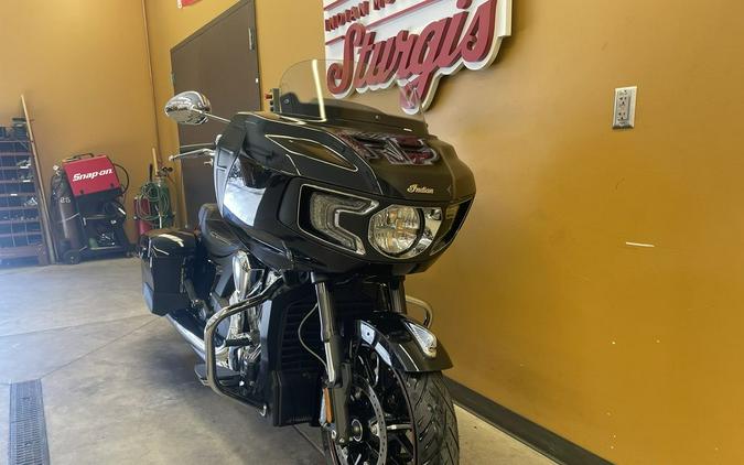 2020 Indian Motorcycle® Challenger Limited Thunder Black Pearl