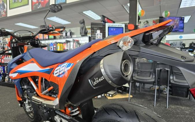 2024 KTM 690 SMC R