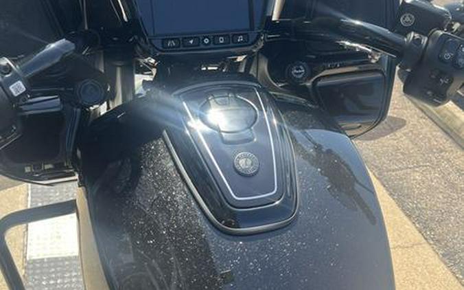 2026 Indian Motorcycle® Challenger® Dark Horse® 112 w/PowerBand Audio Black Crystal w/Black Metalli