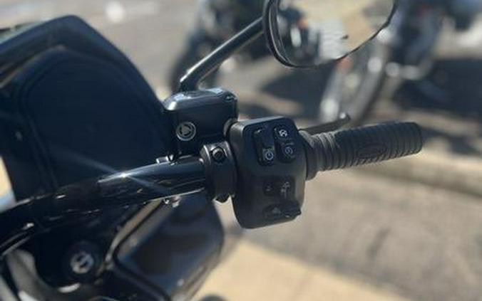 2026 Indian Motorcycle® Challenger® Dark Horse® 112 w/PowerBand Audio Black Crystal w/Black Metalli