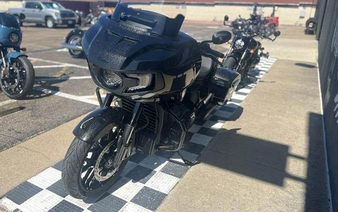 2026 Indian Motorcycle® Challenger® Dark Horse® 112 w/PowerBand Audio Black Crystal w/Black Metalli