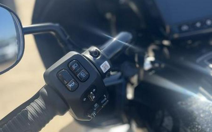 2026 Indian Motorcycle® Challenger® Dark Horse® 112 w/PowerBand Audio Black Crystal w/Black Metalli