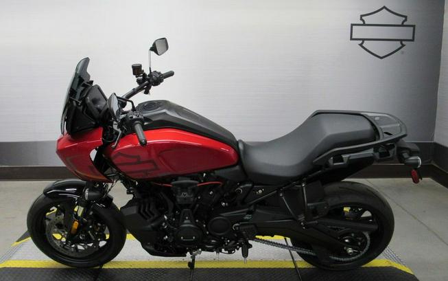 2025 Harley-Davidson® RA1250ST - Pan America® 1250 ST