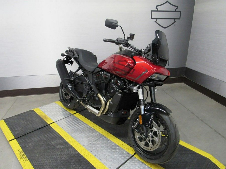 2025 Harley-Davidson® RA1250ST - Pan America® 1250 ST