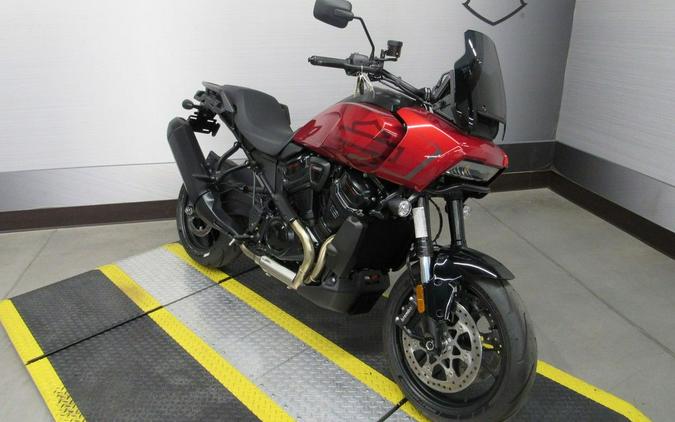 2025 Harley-Davidson® RA1250ST - Pan America® 1250 ST