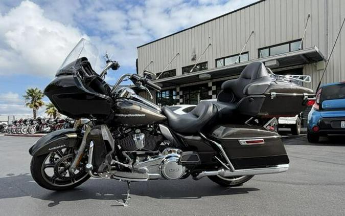 2020 Harley-Davidson Road Glide Limited – Black Option River Rock Gray