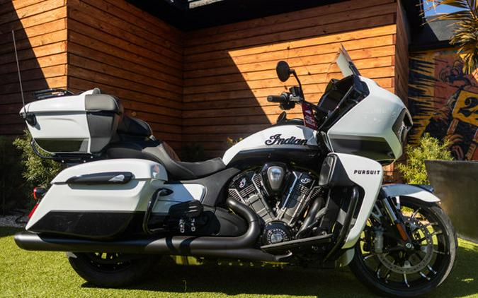 2025 Indian PURSUIT DARK HORSE