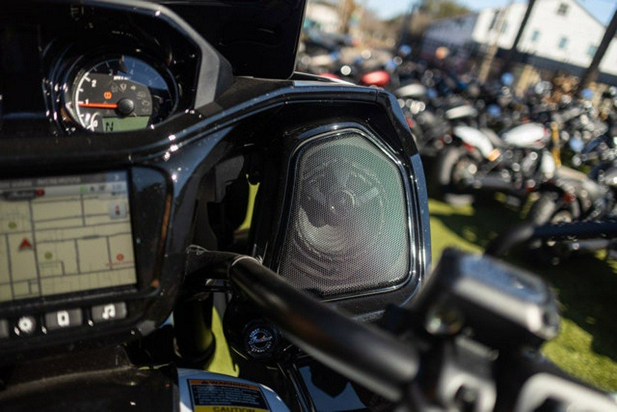 2025 Indian PURSUIT DARK HORSE