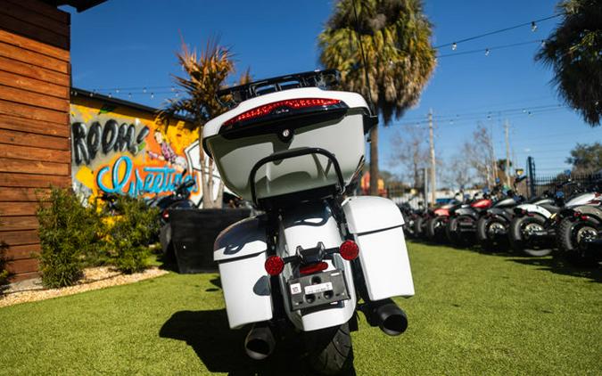 2025 Indian PURSUIT DARK HORSE