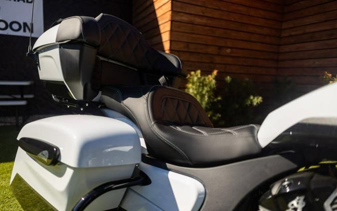 2025 Indian PURSUIT DARK HORSE