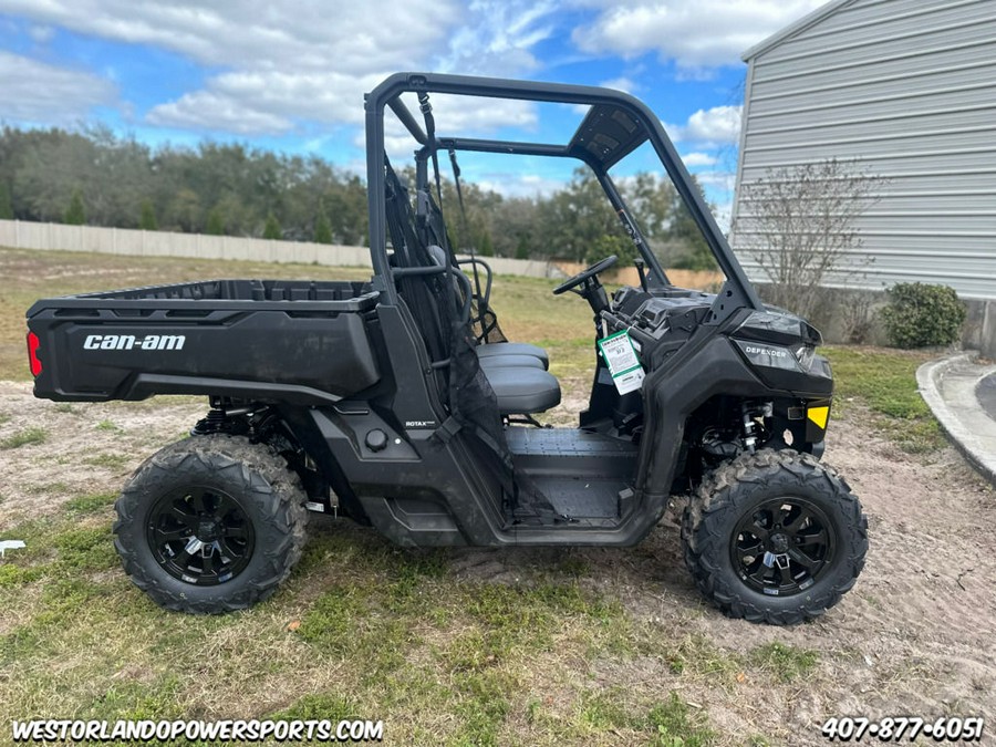 2024 Can-Am® Defender DPS HD9 Timeless Black