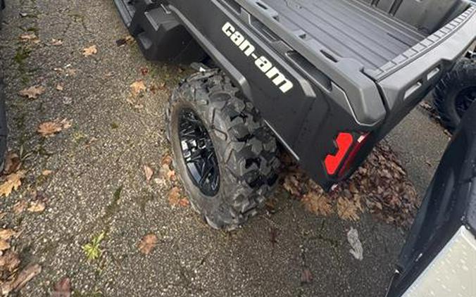 2025 Can-Am Defender MAX DPS HD7