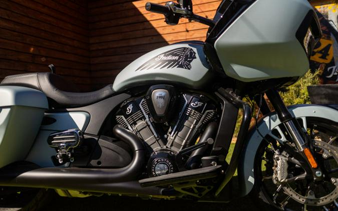 2025 Indian CHALLENGER DARK HORSE