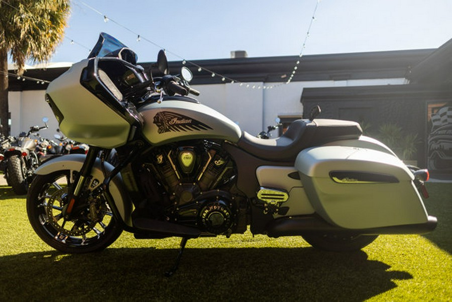 2025 Indian CHALLENGER DARK HORSE