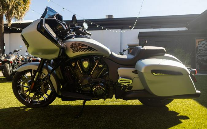 2025 Indian CHALLENGER DARK HORSE