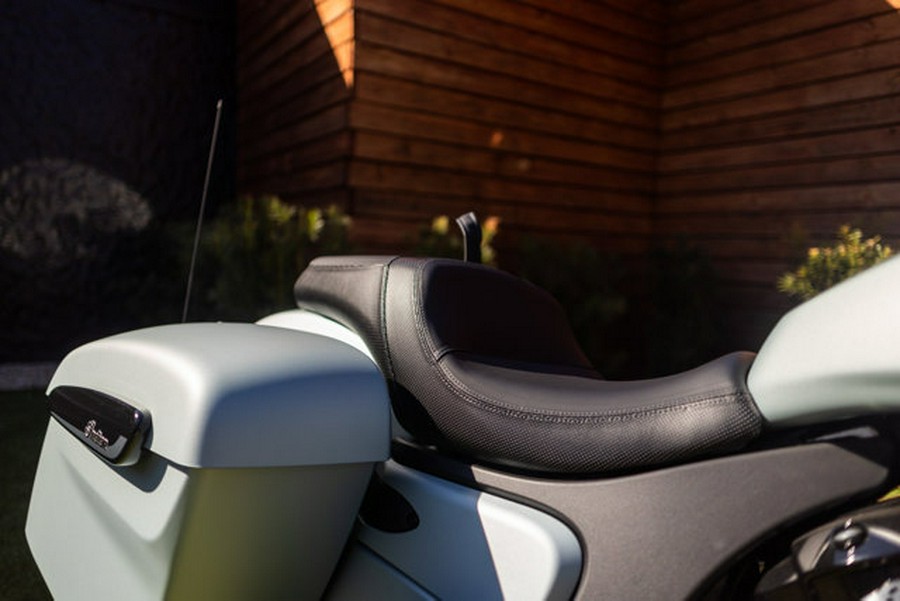 2025 Indian CHALLENGER DARK HORSE