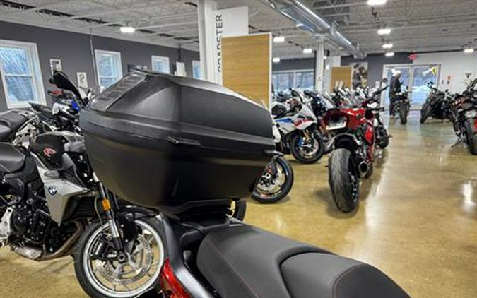 2024 Piaggio BV 400 Deep Black