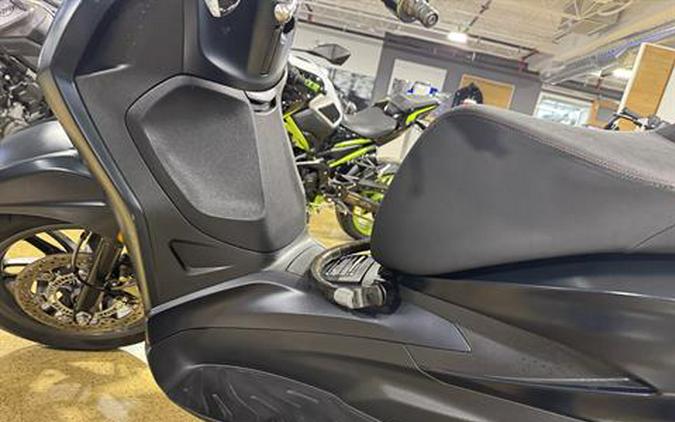 2024 Piaggio BV 400 Deep Black