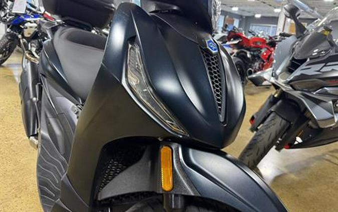 2024 Piaggio BV 400 Deep Black